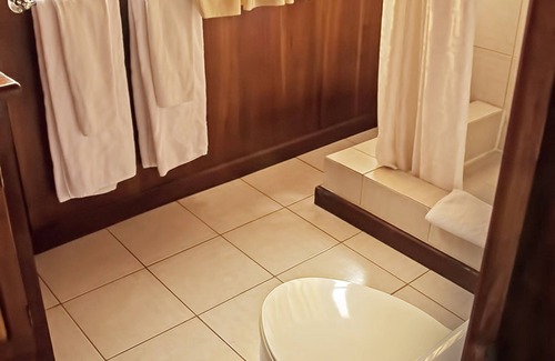 Puerto Villamil Cabina | The Wooden House Lodge