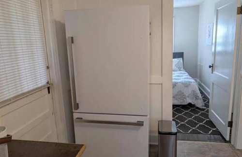 Buena Vista Cabaña | The Woodland Cottage charming 2 bedoom one bath with deck on back, covered front