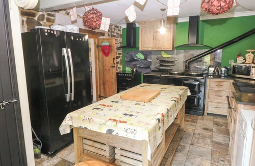 Narberth Cabaña | THE WOODLANDS LOWER LEVEL, family friendly in Stepaside