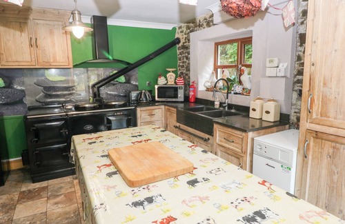 Narberth Cabaña | THE WOODLANDS LOWER LEVEL, family friendly in Stepaside