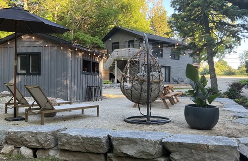 Collingwood Chalet De Esquí | 🌲The woodlands retreat🌲SLEEPS 20! HOT TUB! SAND VOLLEYBALL COURT