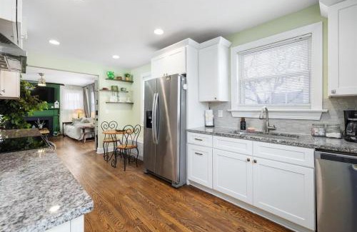 Glencliff Casa | The Woods Cozy 3BR Cottage Near Downtown