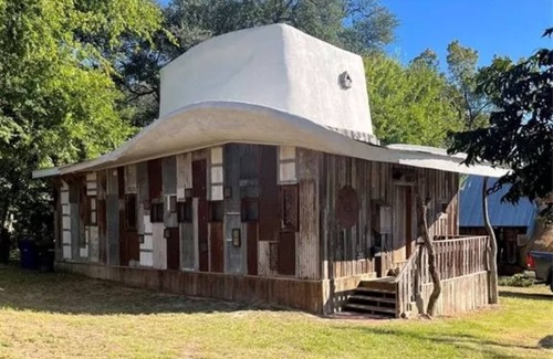 Huntsville Casa | The World-Famous Cowboy Hat House