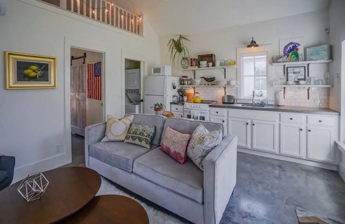 Uptown Cabaña | The Wren Guesthouse