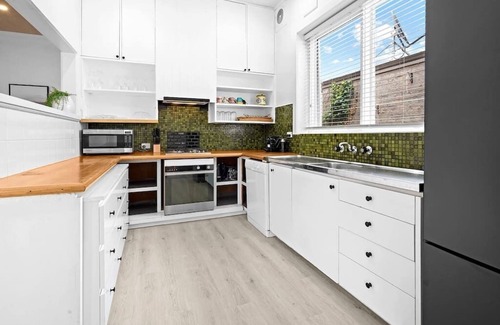 Mornington Casa | The Yak Shack- 200m to the Beach