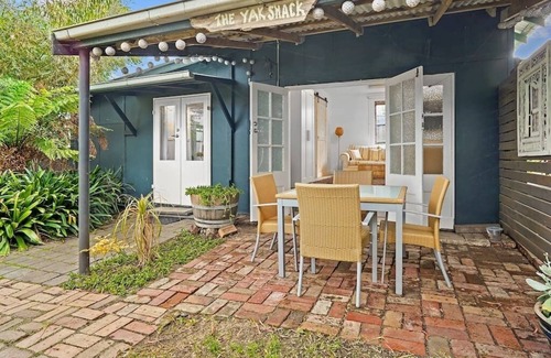 Mornington Casa | The Yak Shack- 200m to the Beach