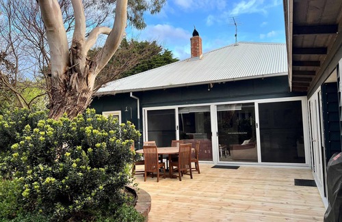 Mornington Casa | The Yak Shack- 200m to the Beach