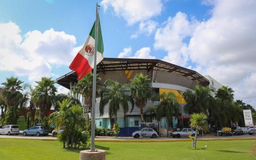 Cancun Hotel | The Yellow Capsule Cancun Close to Airport