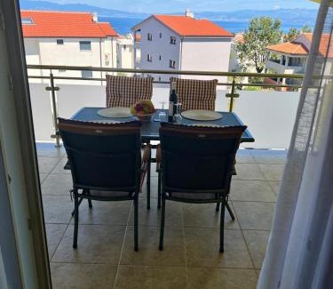 Milcetici Apartamento | The Yellow House