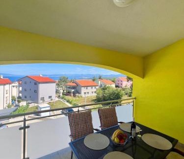 Milcetici Apartamento | The Yellow House