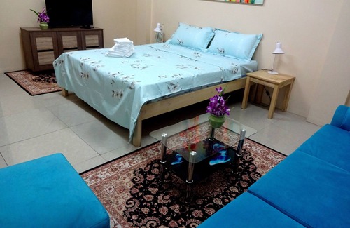 Tagbilaran Casa | The Yellow House