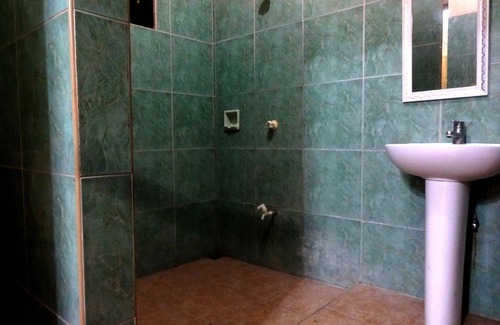 Tagbilaran Casa | The Yellow House