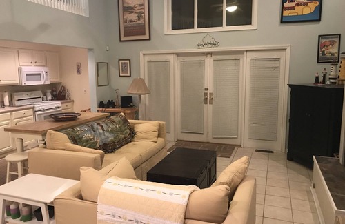 Michigan City Casa | El submarino amarillo en el corazón de Beachwalk