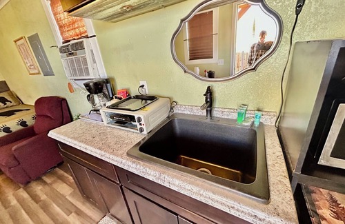 Logan Hotel | The Yucca Motel and Cabins