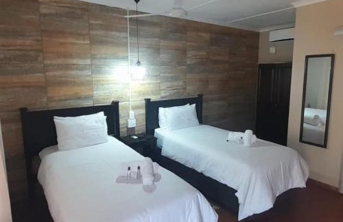 Jozini Cabina | The Baobab Inn