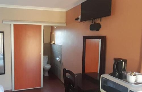 Jozini Cabina | The Baobab Inn