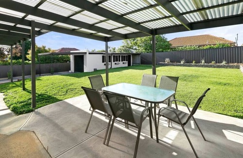 Blair Athol Casa | The Zebra - 4Bdrm, Slps 8, 2 Bathrm, Wi-Fi, Solar