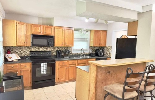 South Kansas City Casa | The Zen Den 3 BD 2 Bath Parking WiFi