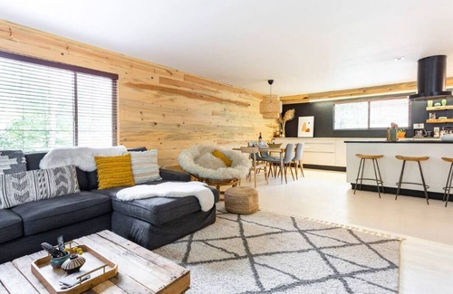 Mount Hood Village Casa | The Zen Den Modern Retreat Hot Tub & River Access