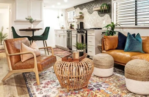 Galveston Apartamento | The Zen Den: Where nature's elements come together with modern comfort!