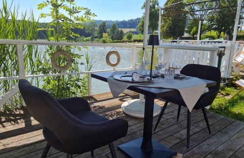 Sankt Veit an der Glan Apartamento | The1st Guesthouse "Apartment Lakehouse Style" with terrace and lake view