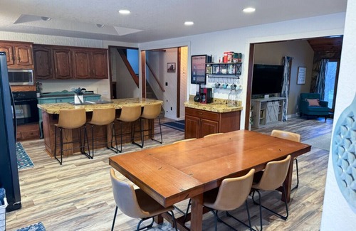 Spearfish Apartamento | Gran casa encantadora para grupos y entretenimiento con juegos de arcade.