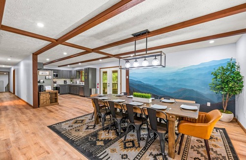 Sevierville Cabina | Theater ~ Sauna ~ Hot Tub ~ View ~10 mins to Pigeon Forge, 25 mins to Gatlinburg