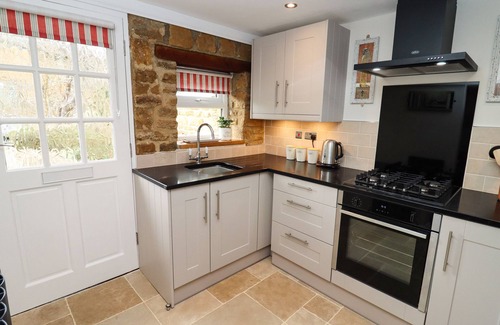 Adderbury Cabaña | THELWALL COTTAGE, romantic, with open fire in Adderbury