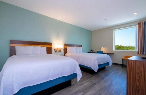Florida Central Atlantic Coast Hotel | Theme Park Getaway! Pool, Minutes to Universal, Premium Outlets, SeaWorld