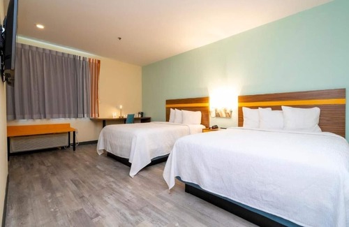 Florida Central Atlantic Coast Hotel | Theme Park Getaway! Pool, Minutes to Universal, Premium Outlets, SeaWorld