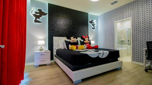 Four Corners Casa | Themed 5BR Resort Escape With Game Room & Pool 15987