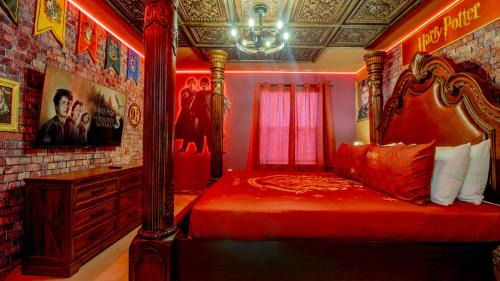 Four Corners Casa | Themed 5BR Resort Escape With Game Room & Pool 15987