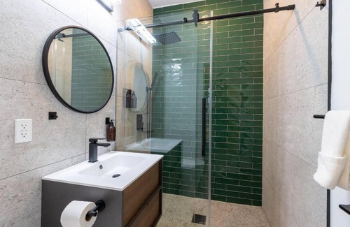 Gayborhood Apartamento | Thena Hotel- Lux Studio