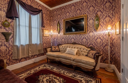 Marthasville Cama Y Desayuno | TheOutPostInn Bed&Breakfast - The Purple Victorian