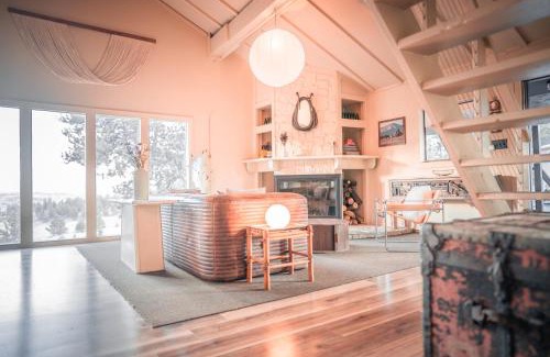 Almont Casa | Therapeutic Summer Retreat 2.5 Acres with Views and Sauna