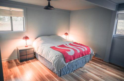 Almont Casa | Therapeutic Summer Retreat 2.5 Acres with Views and Sauna