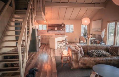 Almont Casa | Therapeutic Summer Retreat 2.5 Acres with Views and Sauna
