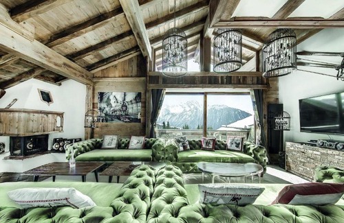 Mittelberg Chalet De Esquí | There are several terraces and a large garden