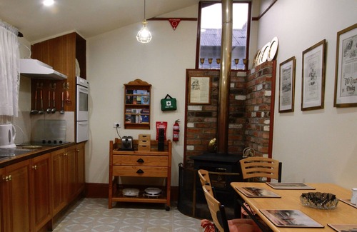 Invermay Casa | Había una Crooked House, cerca de Launceston CBD, UTAS University & Stadium, r