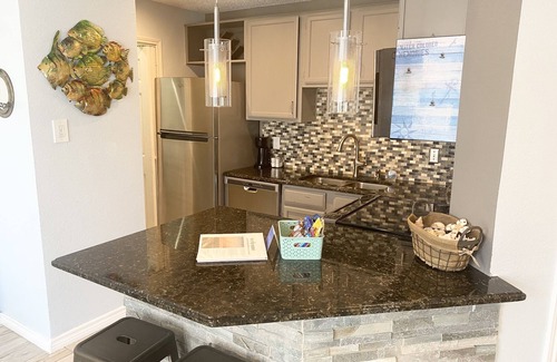 Corpus Christi Condominio | Third floor condo with ocean views