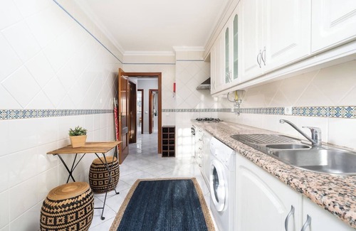 Portimao Apartamento | Amplio y luminoso apartamento moderno cerca de las playas para 6 personas