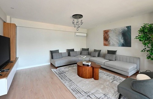 Sariyer Apartamento | Bright Spacious Lovely 4BD Gem +Terrace Views #232