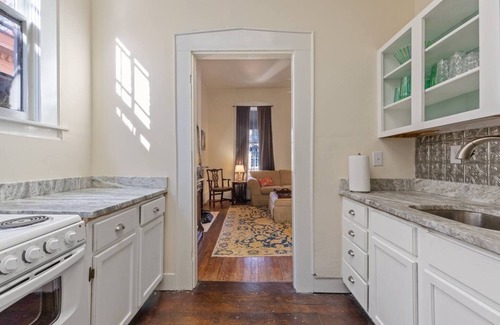Historic South Hill Apartamento | This apartment is a 5 bedroom(s), 2 bathrooms, located in Lexington, KY.