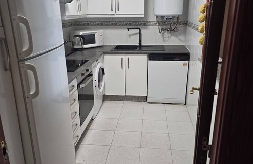 Benalmadena Apartamento | Este apartamento está en el centro del pueblo y tiene un balcón orientado al sur.