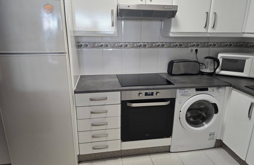 Benalmadena Apartamento | Este apartamento está en el centro del pueblo y tiene un balcón orientado al sur.