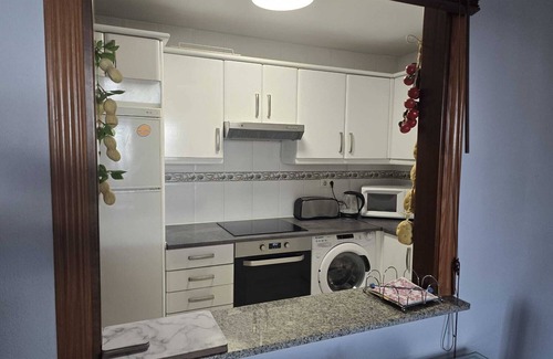 Benalmadena Apartamento | Este apartamento está en el centro del pueblo y tiene un balcón orientado al sur.