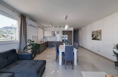 Għadira Apartamento | This apartment is a 3 bedroom(s), 3 bathrooms, located in Il-Mellieħa, null.