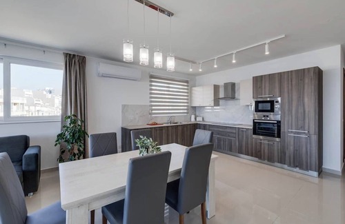 Għadira Apartamento | This apartment is a 3 bedroom(s), 3 bathrooms, located in Il-Mellieħa, null.