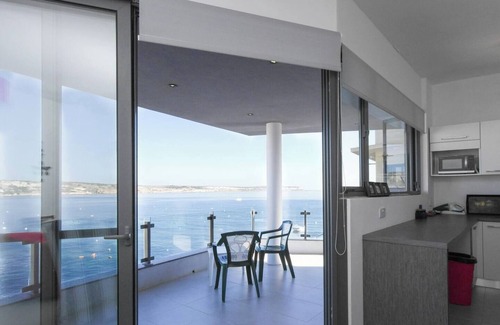 Għadira Apartamento | This apartment is a 2 bedroom(s), 2 bathrooms, located in Il-Mellieħa, .