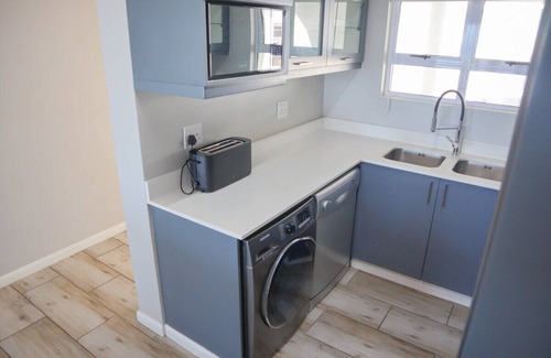 Ballito Apartamento | This apartment is a 3 bedroom(s), 2 bathrooms, located in Dolphin Coast, KwaZulu-Natal.